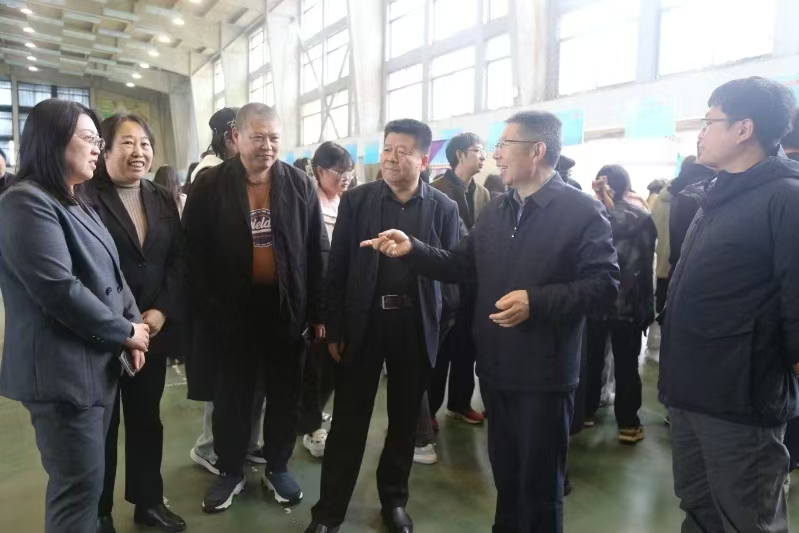 冯瑞银副校长带队调研beat365官网招聘会